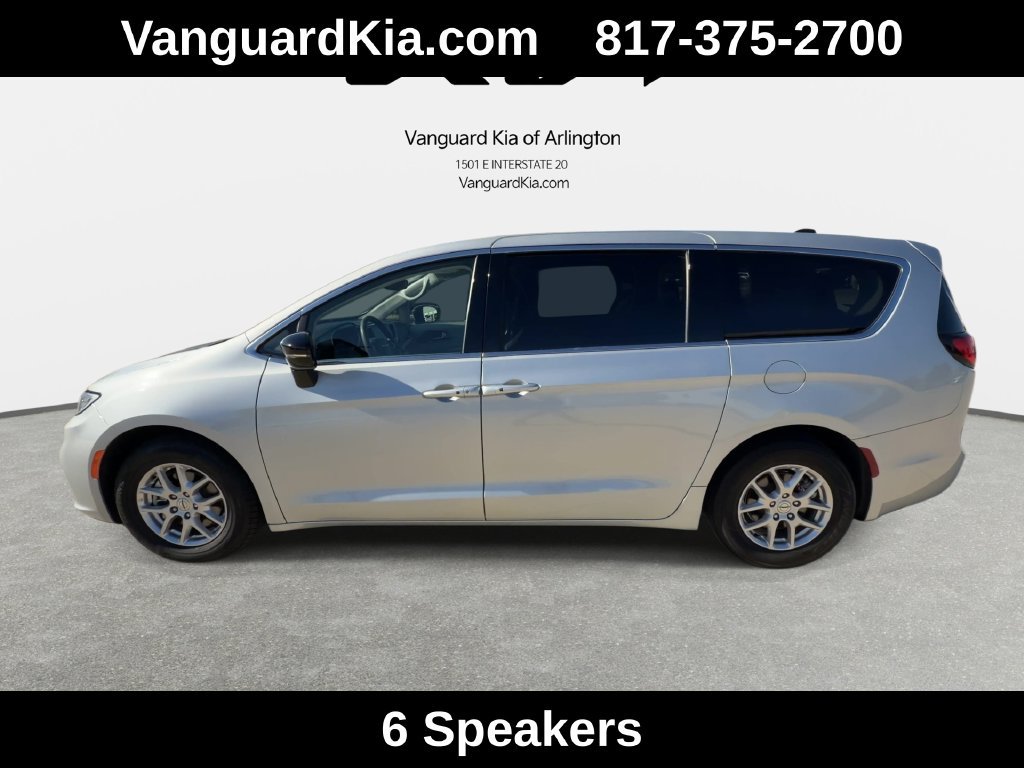 Used 2024 Chrysler Pacifica Touring-L FWD image 5