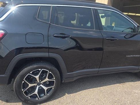 Used 2025 Jeep Compass Limited w/ Sun & Sound Group AWD/4WD image 4