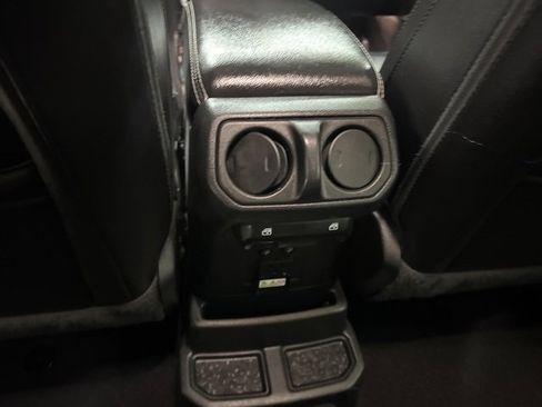 Used 2022 Jeep Wrangler Unlimited Sahara 4xe image 10