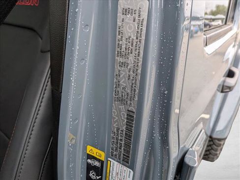 New 2025 Jeep Gladiator Rubicon image 17