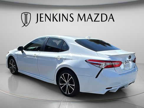 Used 2020 Toyota Camry SE w/ Convenience Package FWD image 6