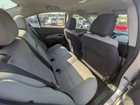 Used 2016 Chevrolet Cruze LT w/ Technology Package FWD image 31