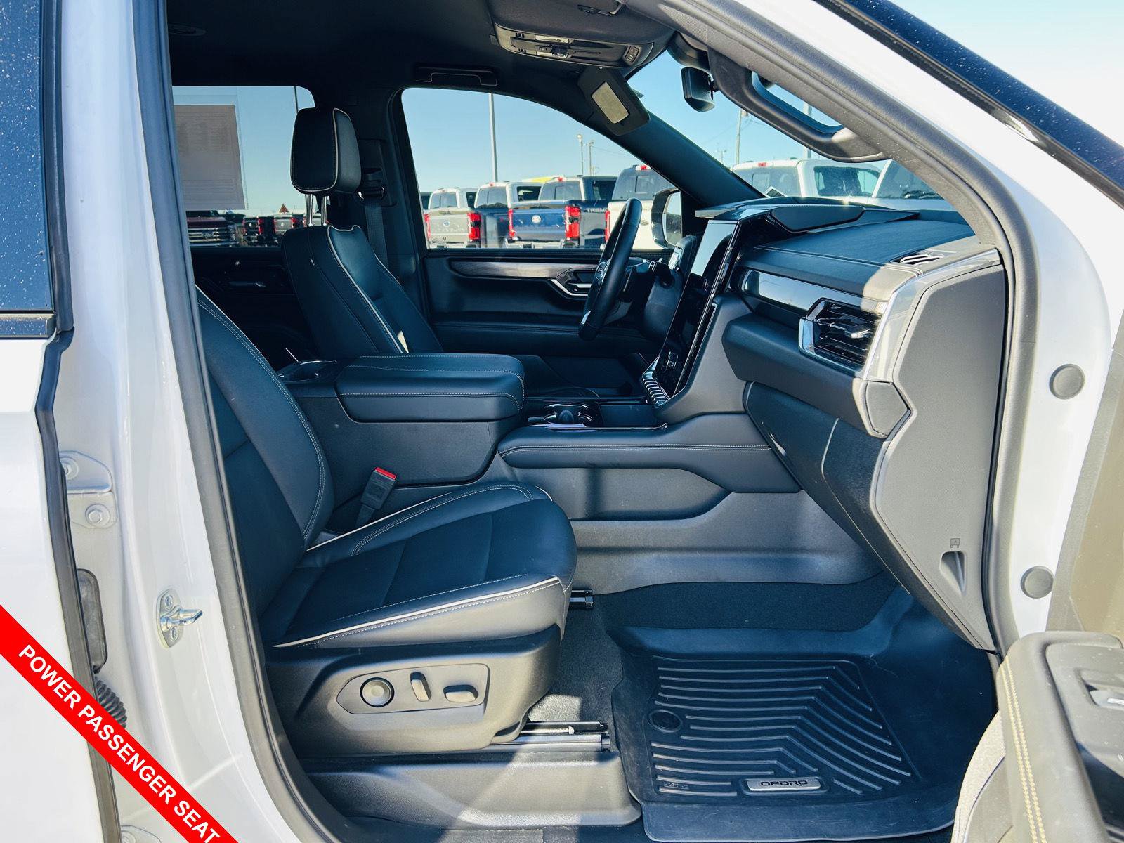 Used 2025 GMC Yukon Elevation AWD/4WD image 41