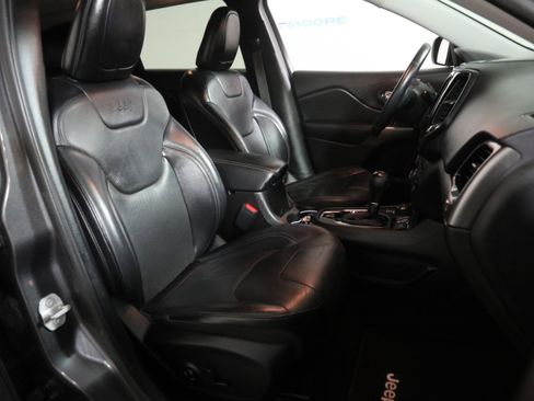 Used 2019 Jeep Cherokee Limited AWD/4WD image 18