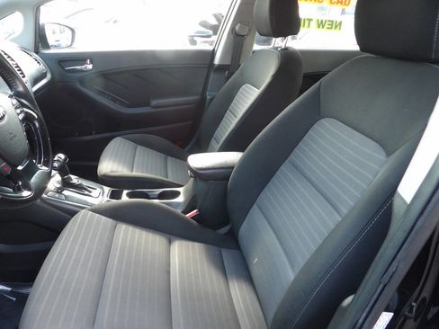 Used 2017 Kia Forte S FWD image 8