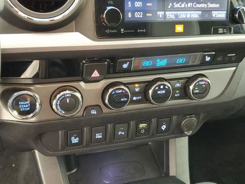 Used 2017 Toyota Tacoma SR image 18