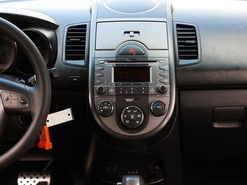 Used 2011 Kia Soul + FWD image 34