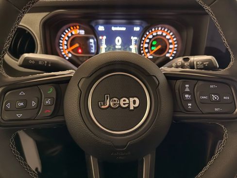 Used 2025 Jeep Wrangler Sport S image 18
