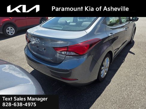 Used 2016 Hyundai Elantra SE w/ Option Group 02 FWD image 3
