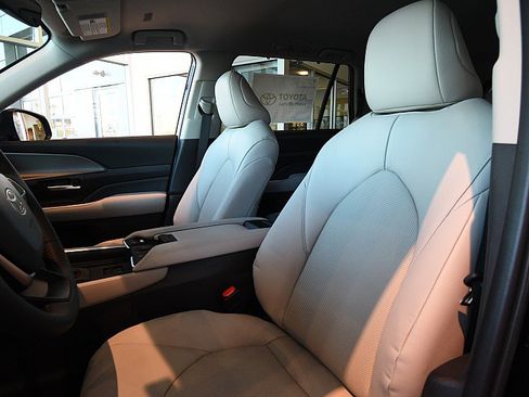 New 2026 Toyota Grand Highlander AWD Hybrid image 6