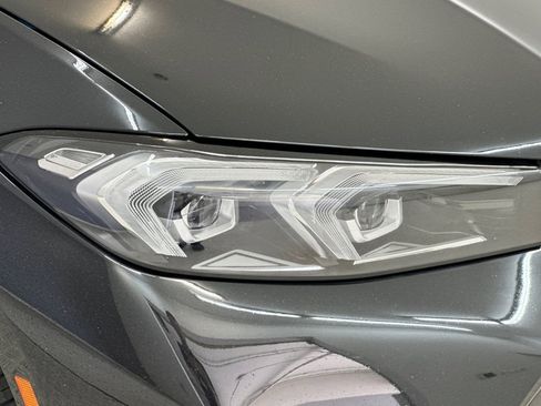 Used 2023 BMW 330i Sedan w/ M Sport Package image 9