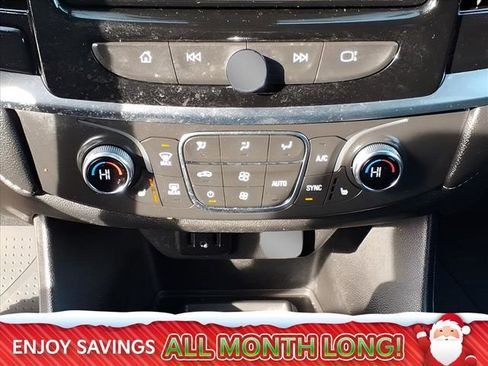 Used 2023 Chevrolet Traverse LT w/ Rear Camera Mirror Package image 19