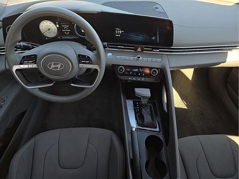 Used 2024 Hyundai Elantra SEL image 11