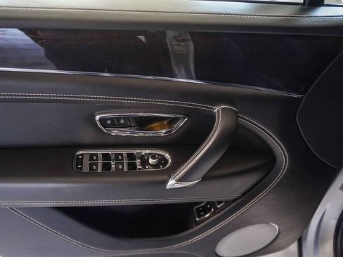 Used 2019 Bentley Bentayga AWD/4WD image 21