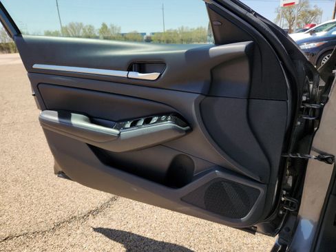 Used 2023 Nissan Altima 2.5 SV image 13