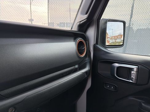 Used 2023 Jeep Gladiator Mojave w/ Cold Weather Group image 25