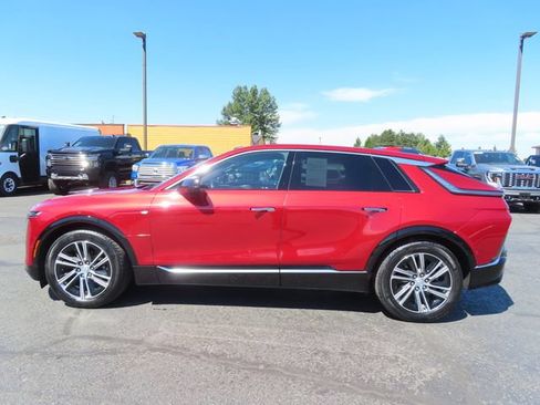Certified 2024 Cadillac Lyriq Luxury AWD/4WD image 4