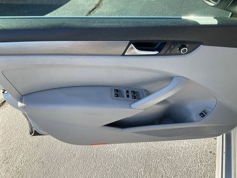 Used 2014 Volkswagen Passat 2.5 SE image 3