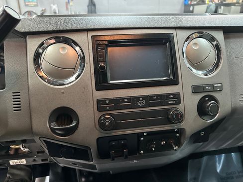 Used 2011 Ford F250 XLT w/ Snow Plow Prep Pkg image 27