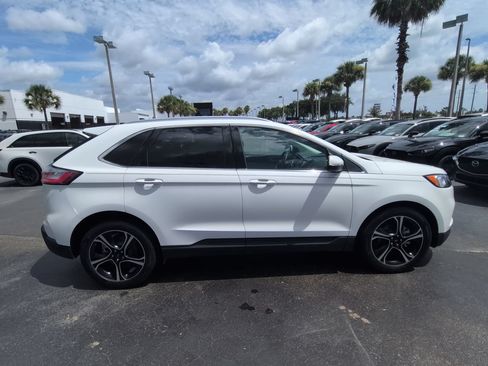 Used 2020 Ford Edge Titanium FWD image 3