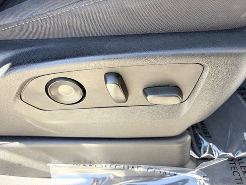 Used 2021 Chevrolet Suburban LS RWD image 11