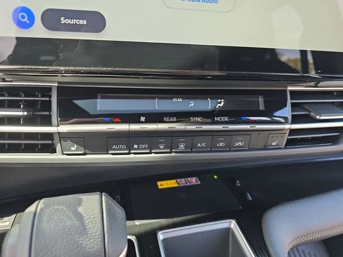 Certified 2025 Toyota Sienna XLE Woodland Edition AWD/4WD image 25