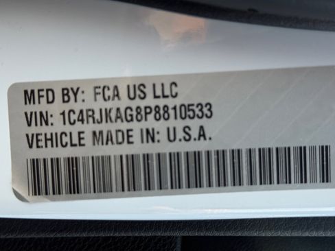 Used 2023 Jeep Grand Cherokee L Laredo image 34