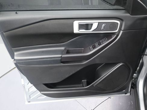 Used 2020 Ford Explorer XLT image 11