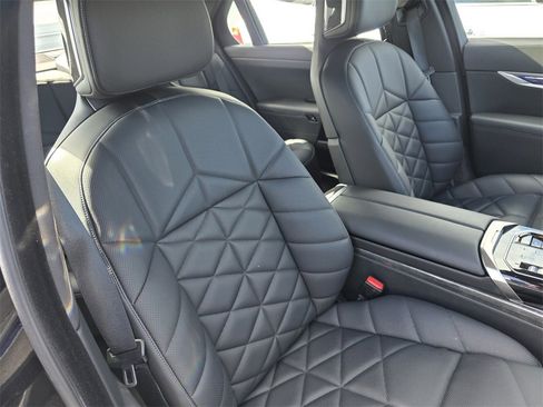 Certified 2023 BMW 740i image 29