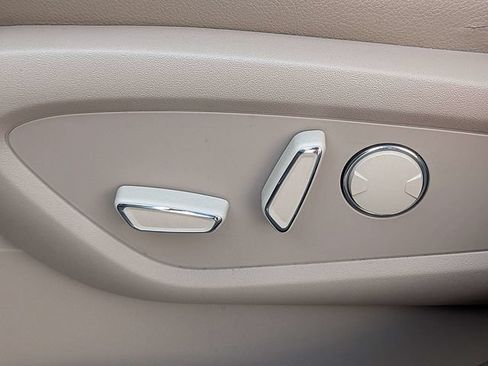 Used 2022 Lincoln Nautilus FWD w/ Premium Package image 21