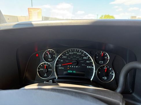 Used 2024 Chevrolet Express 2500 w/ Driver Convenience Package RWD image 10