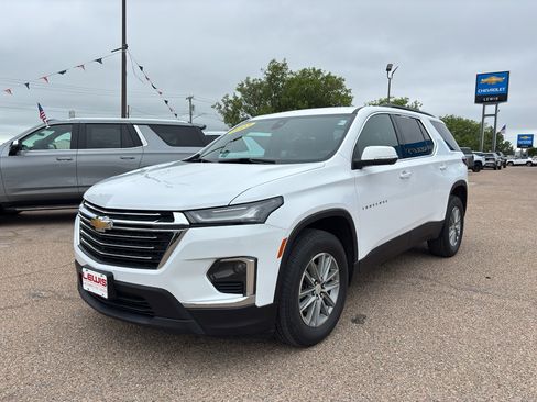 Used 2023 Chevrolet Traverse LT FWD image 4