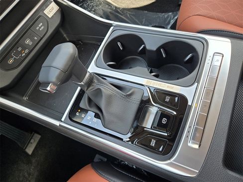 New 2026 Kia Carnival EX image 15