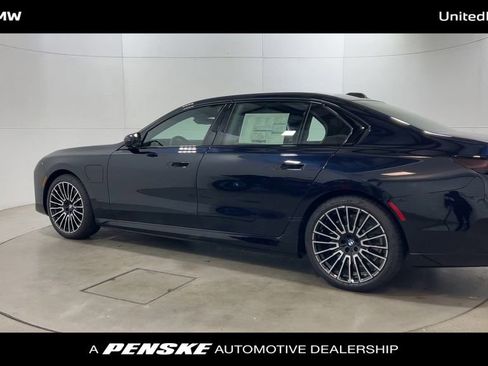 New 2026 BMW 750e xDrive w/ Premium Package image 6