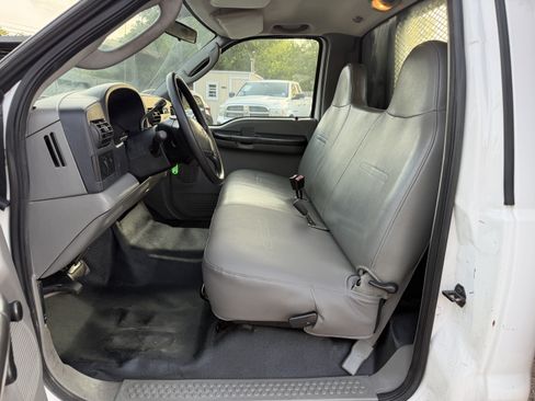 Used 2005 Ford F250 XL RWD image 11