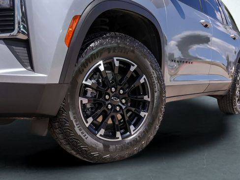 Used 2024 Chevrolet Traverse Z71 AWD/4WD image 3