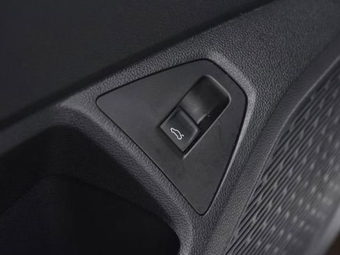 Certified 2025 Volkswagen Jetta Sport image 9