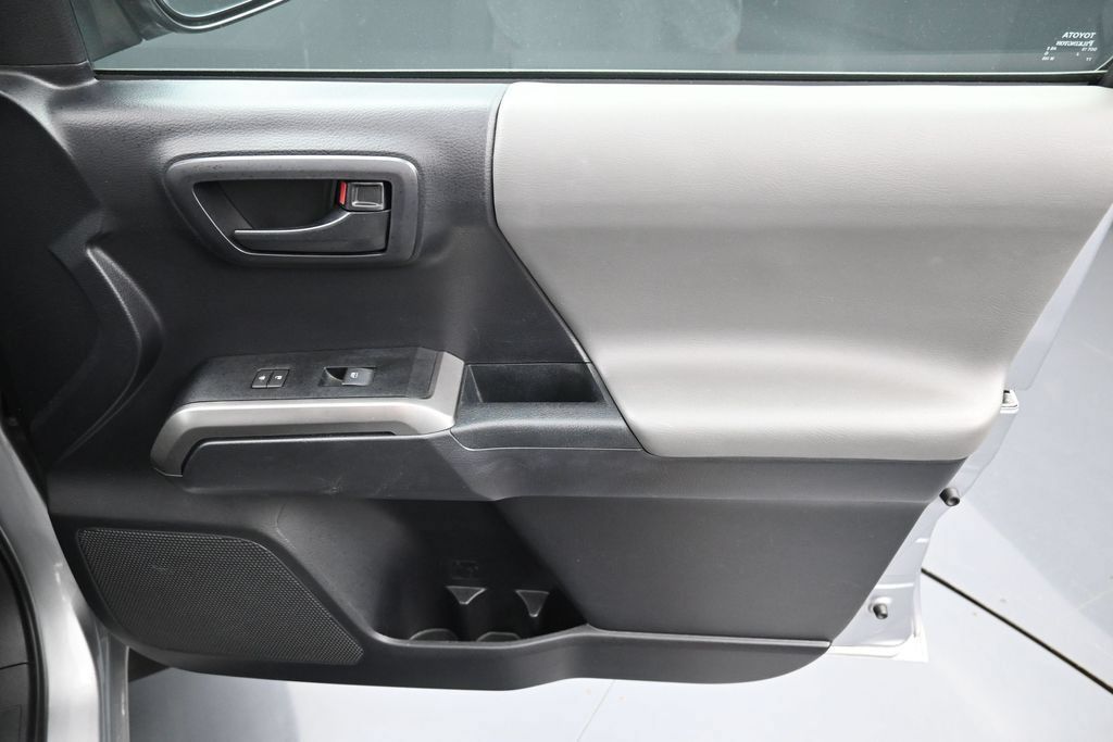 Certified 2020 Toyota Tacoma SR5 AWD/4WD image 31