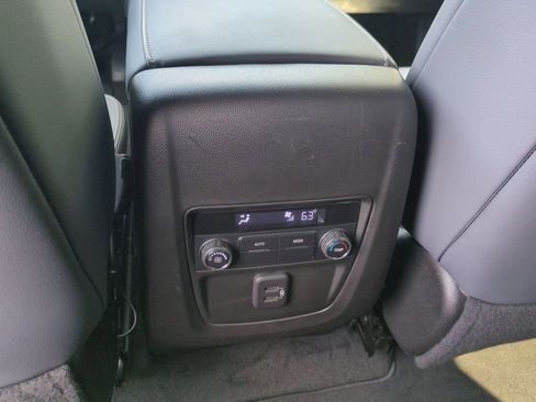 Used 2023 Buick Enclave Essence image 20