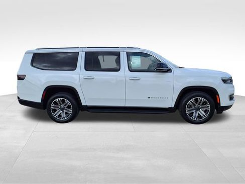 Used 2024 Jeep Wagoneer L Series II w/ Flexible Seating Group RWD image 9