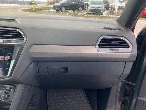 Used 2021 Volkswagen Tiguan SE R-Line image 31
