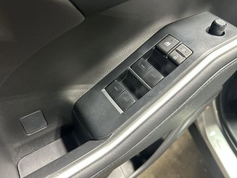 Used 2023 Toyota Highlander LE image 24