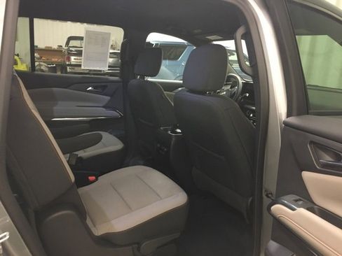 Used 2025 Chevrolet Traverse LT image 15