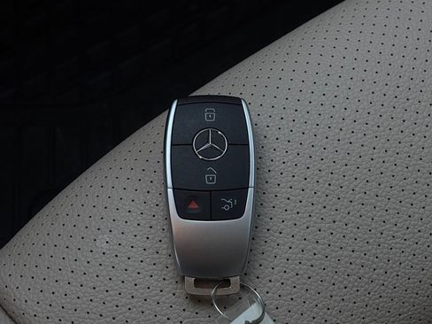 Used 2020 Mercedes-Benz GLC 300 4MATIC image 33