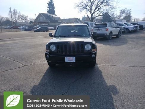 Used 2010 Jeep Patriot Sport image 4