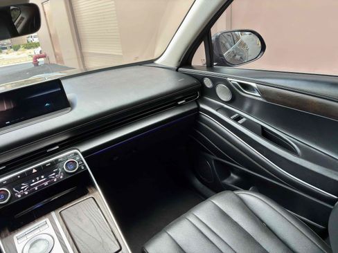Used 2022 Genesis GV80 2.5T w/ Advanced Package 03 RWD image 18