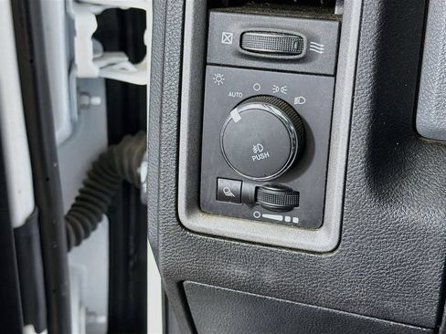 Used 2018 RAM 1500 Express RWD image 12