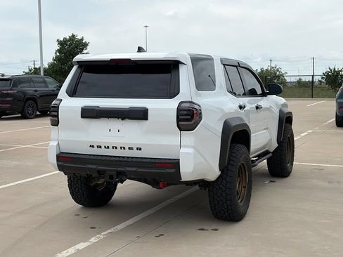 Used 2025 Toyota 4Runner SR5 AWD/4WD image 9