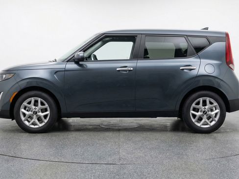 Used 2025 Kia Soul LX w/ LX Technology Package FWD image 5