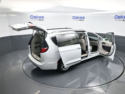 Used 2020 Chrysler Pacifica Touring-L Plus w/ Tire & Wheel Group image 61